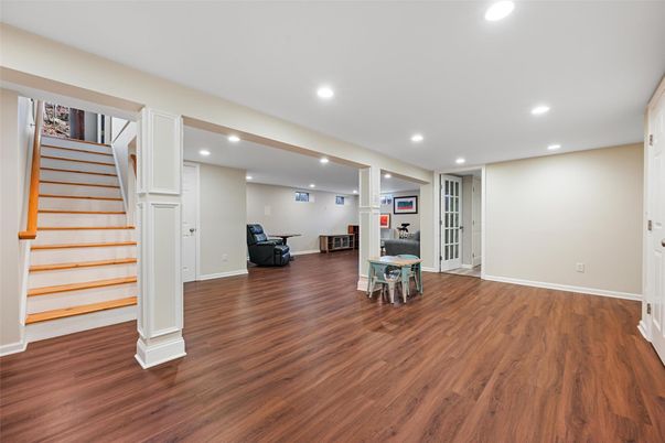 Interior, Recessed Lighting, Wood Texture Flooring