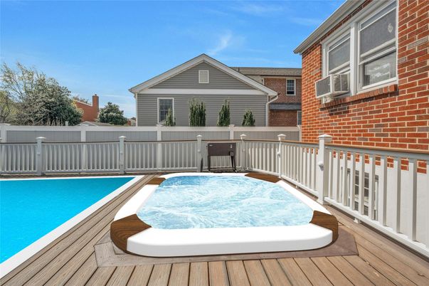 Exterior, Pool