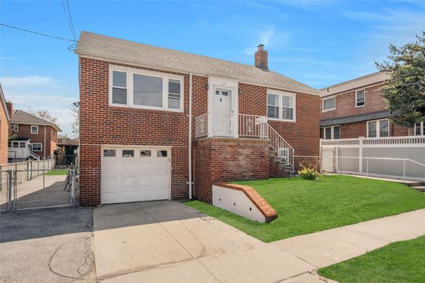 Attached, Exterior, Facade, Brick Facade, Rowhouse
