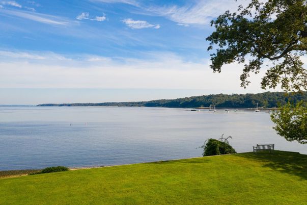 Exterior, Lake