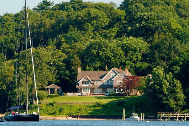 Exterior, Lake