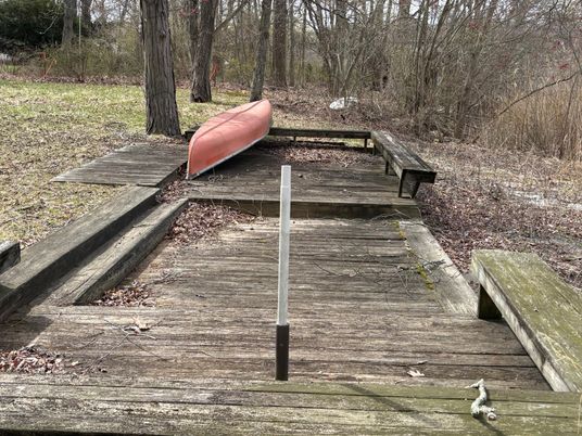 Exterior, Lake