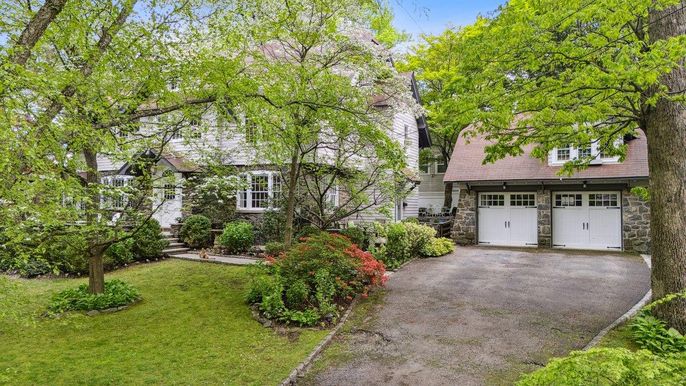 Attached, Exterior, Facade, Cape Cod