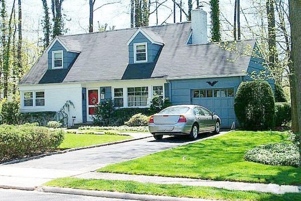 Attached, Exterior, Facade, Cape Cod