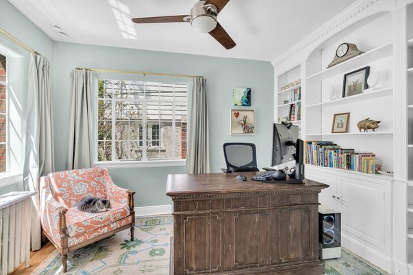 Home Office, Interior
