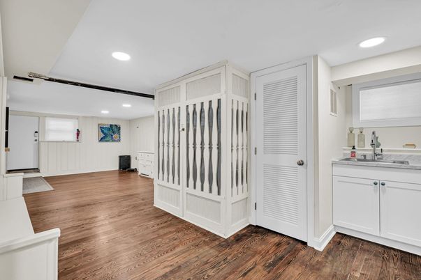 Interior, Recessed Lighting, Wood Texture Flooring