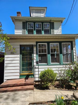 Exterior, Facade, American Foursquare