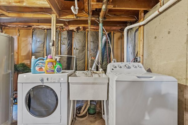 Interior, Washer, Wooden Beams