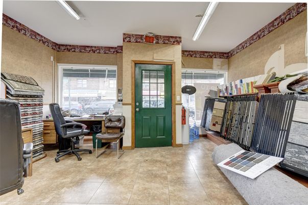 Home Office, Interior