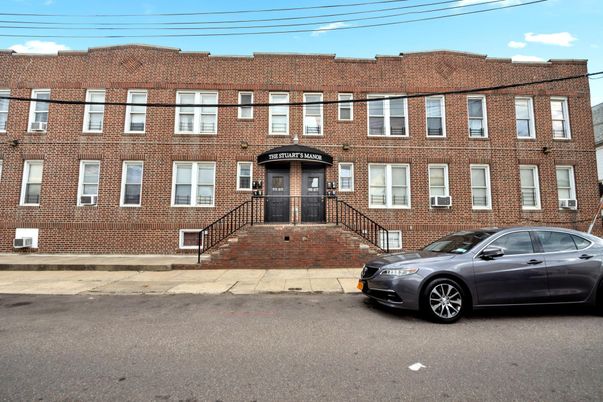 Exterior, Facade, Brick Facade, Rowhouse