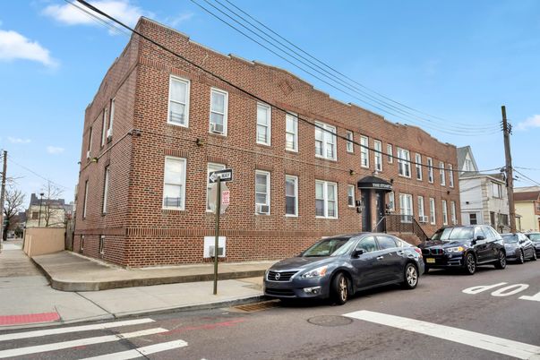 Exterior, Facade, Brick Facade, Rowhouse