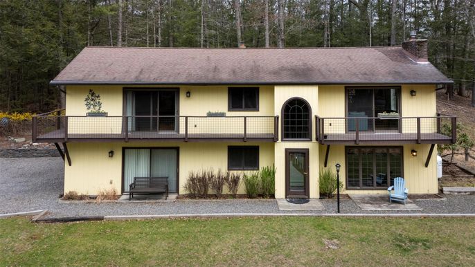 Exterior, Facade, Farmhouse