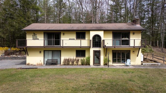 Backyard, Exterior, Facade, Split Level