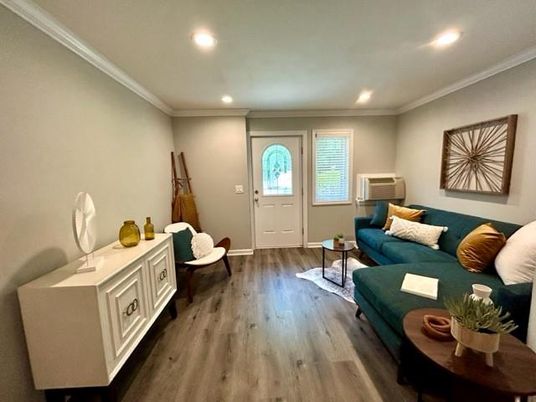 Interior, Living room, Recessed Lighting, Wood Texture Flooring