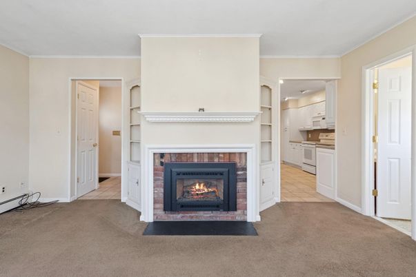 Fireplace, Interior, Kitchen, Recessed Lighting