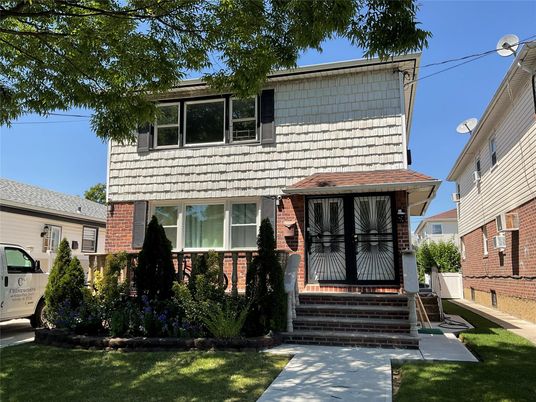 Exterior, Facade, Brick Facade, American Foursquare