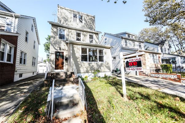 Exterior, Facade, Cape Cod