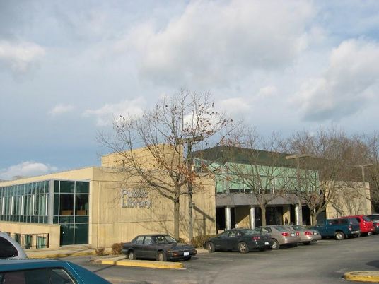 Exterior, Facade, Modern