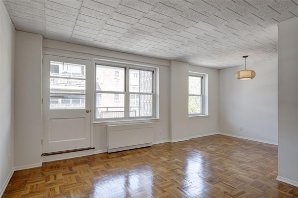Empty room, Interior, Pendant Lights, Wood Texture Flooring