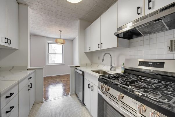 Interior, Kitchen, Pendant Lights, Stainless Steel Appliances
