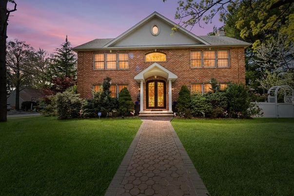 Exterior, Facade, Brick Facade, Georgian