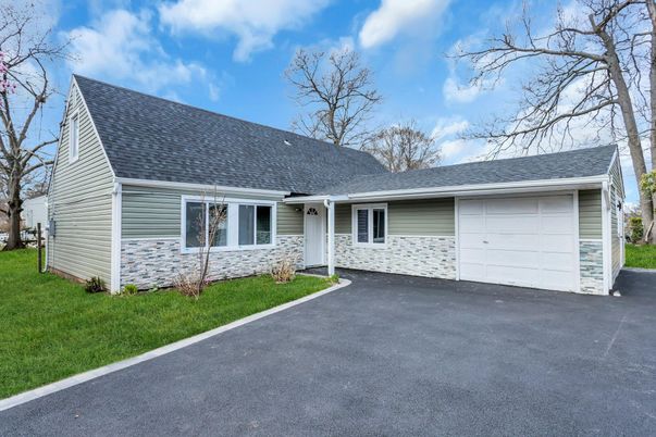 Attached, Exterior, Facade, Cape Cod