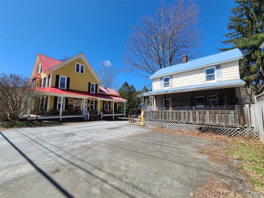 Backyard, Exterior, Facade, Queen Anne Victorian