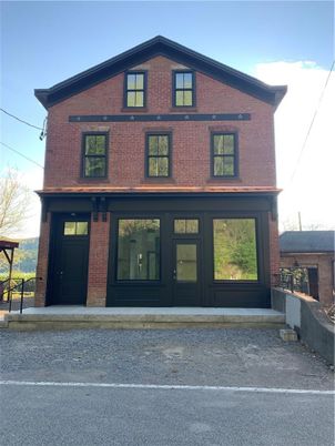 Exterior, Facade, Brick Facade, American Craftsman