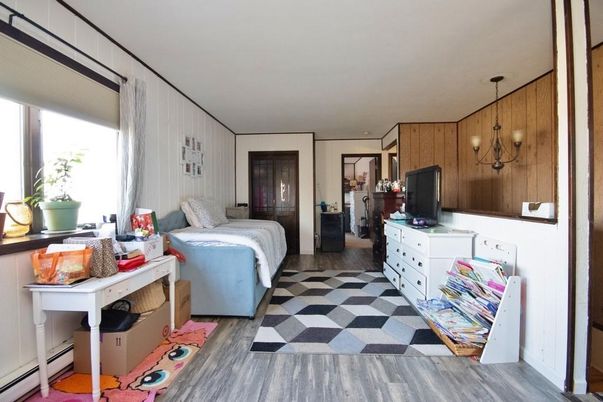 Interior, Pendant Lights, Wood Texture Flooring