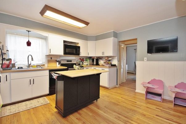 Interior, Kitchen, Pendant Lights, Wood Texture Flooring