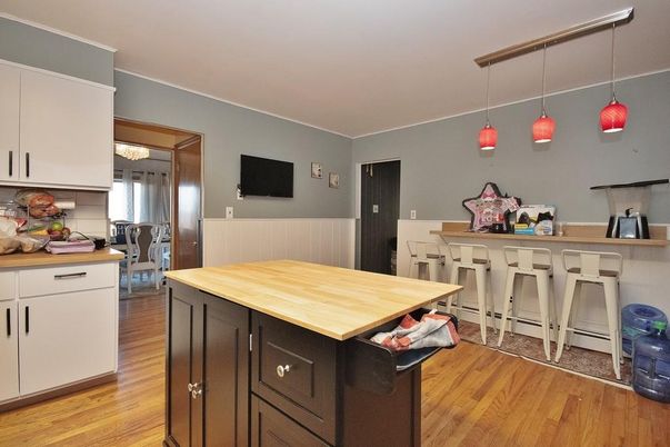 Interior, Kitchen, Pendant Lights, Wood Texture Flooring