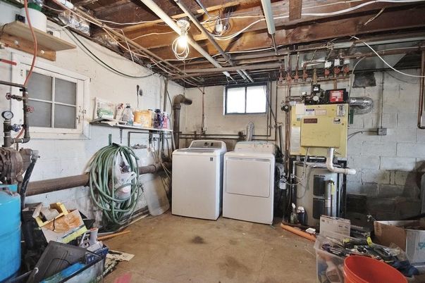 Interior, Washer, Wooden Beams