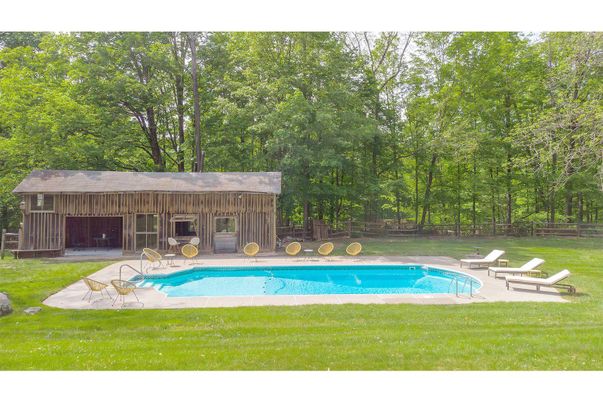 Exterior, Pool