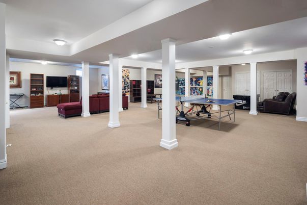 Game Room, Interior