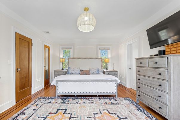 Bedroom, Interior, Pendant Lights, Wood Texture Flooring