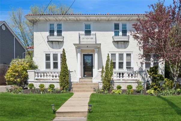 Exterior, Facade, Mediterranean