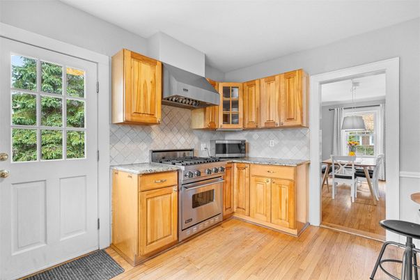 Dining room, Interior, Kitchen, Stainless Steel Appliances, Wood Texture Flooring
