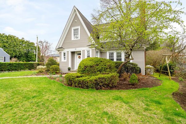 Backyard, Exterior, Facade, Queen Anne Victorian