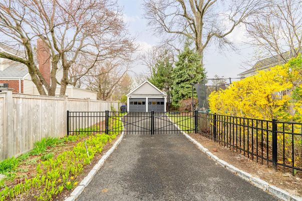 Detached Garage, Exterior