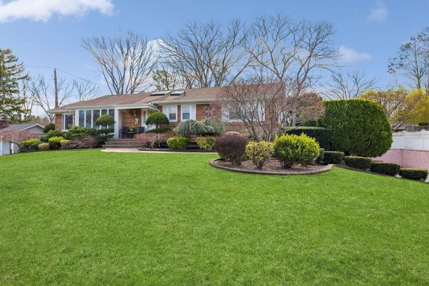 Backyard, Exterior, Facade, Brick Facade, Ranch