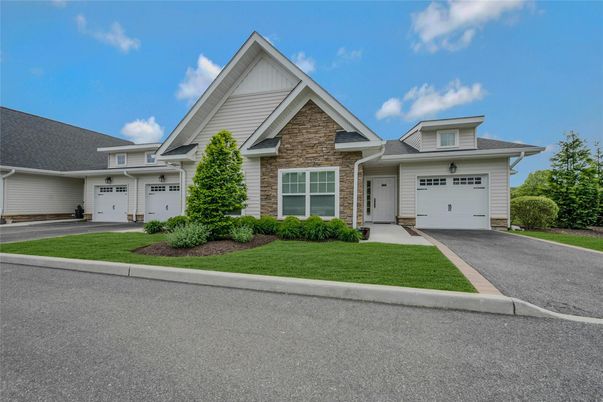 Attached, Exterior, Facade, Farmhouse