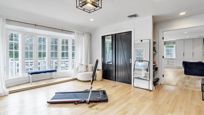 Fitness Equipment, Interior, Recessed Lighting, Wood Texture Flooring