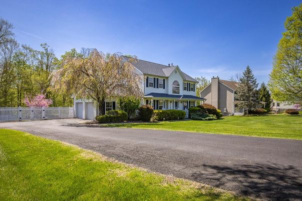 Attached, Backyard, Exterior, Facade, Queen Anne Victorian