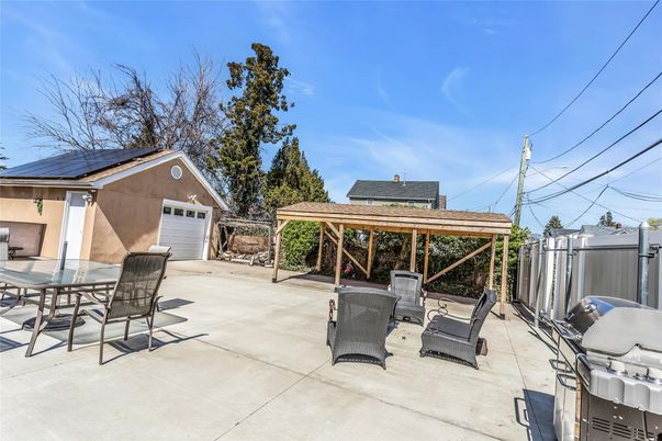 Detached Garage, Exterior