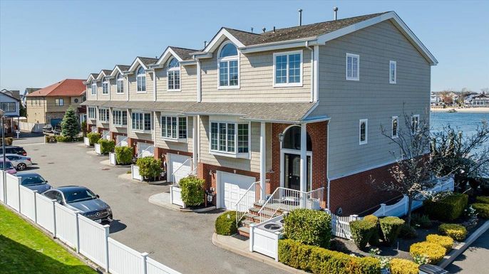 Attached, Exterior, Facade, Water, Rowhouse