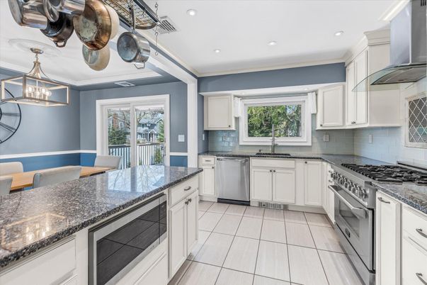 Dining room, Interior, Kitchen, Pendant Lights, Recessed Lighting, Stainless Steel Appliances