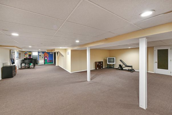Fitness Equipment, Interior, Piano, Recessed Lighting