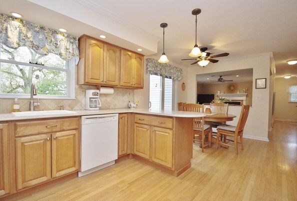 Dining room, Interior, Kitchen, Pendant Lights, Recessed Lighting, Wood Texture Flooring