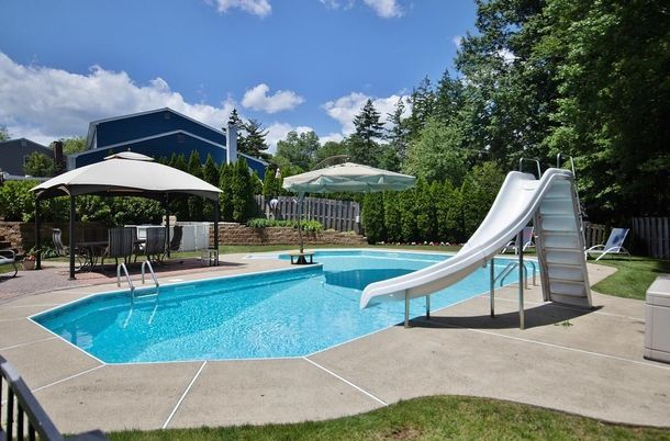 Exterior, Playground, Pool