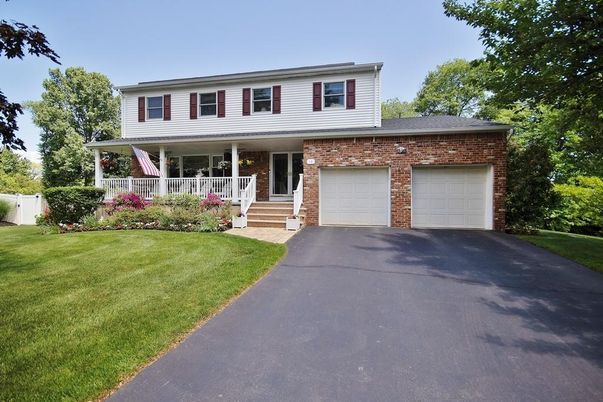 Attached, Exterior, Facade, Brick Facade, Split Level